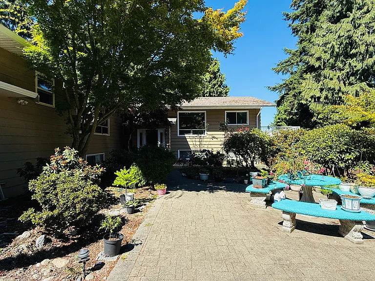 5065 1st Ave — Photo 2