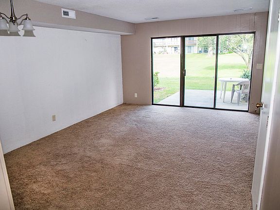 5th image of 33 Wilshire Heights Dr #33