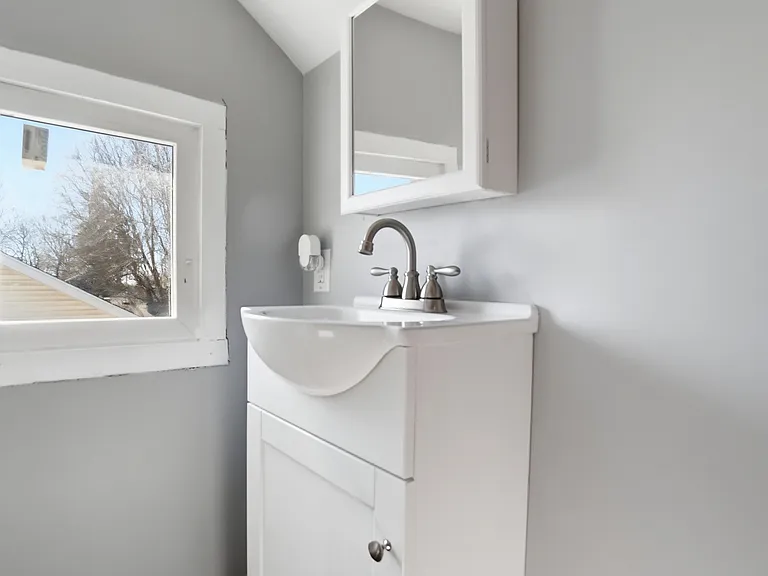 516 S Madriver St — Photo 28