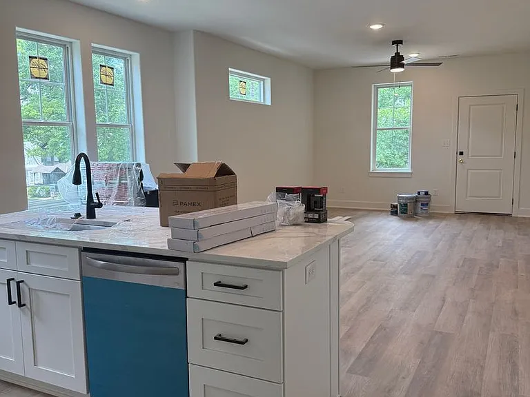 901 Missouri St — Photo 2