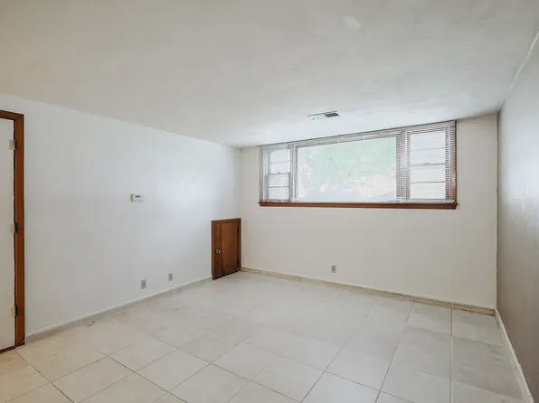 1220 S 22nd St #1, Lincoln, NE 68502