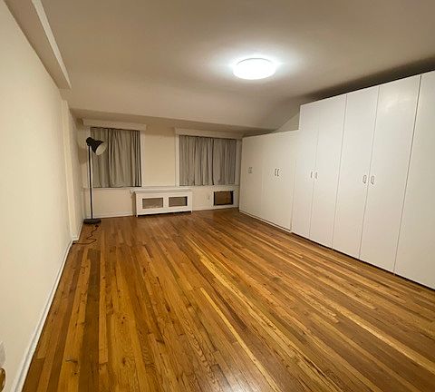5th image of 5 E 63rd St APT 1ABC