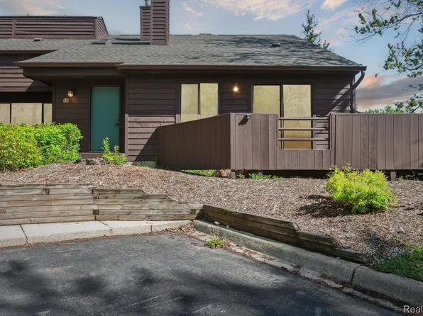 131 E Jolly Rd Unit E6, Lansing, MI 48910