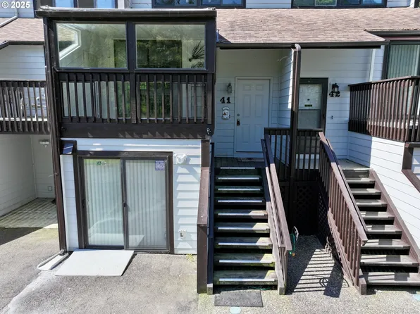 43605 State Highway 38 Hwy APT 41, Reedsport, OR 97467