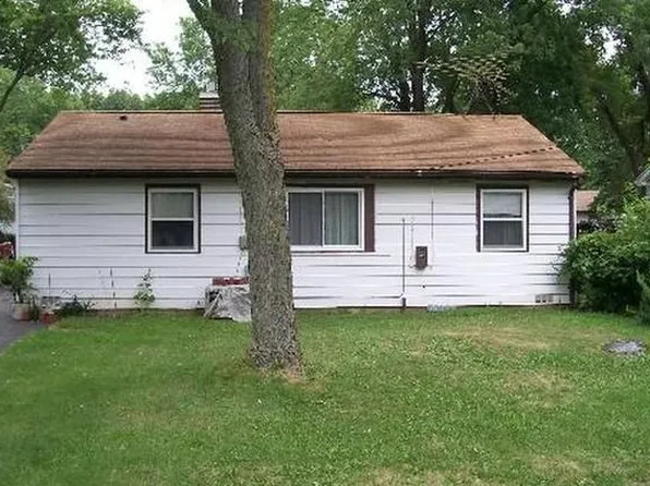 240 Maplewood Dr, Antioch, IL 60002