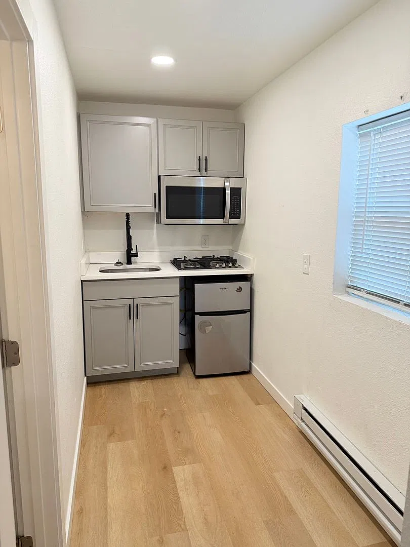 2422 W Vermijo Ave — Photo 4