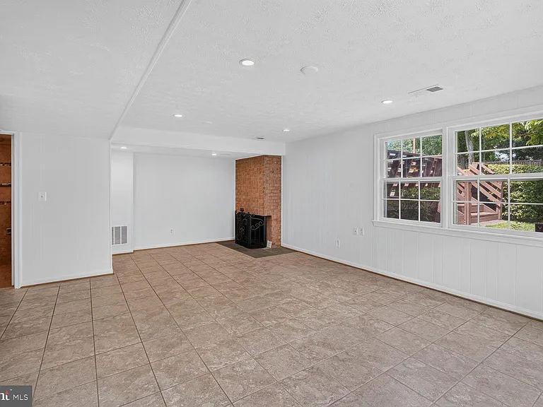 6035 Chatsworth Ln — Photo 33