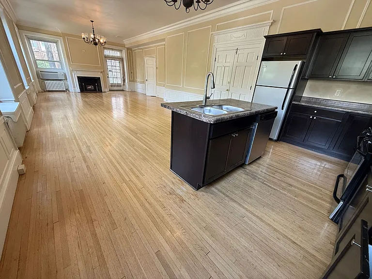 Cass Street Apartments — Photo 13