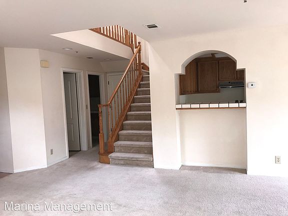 4th image of 36 Shoal Dr E