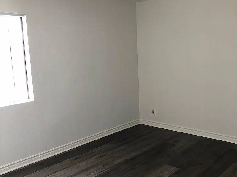 1023 N Wilton Pl — Photo 5