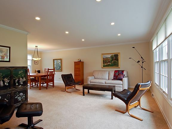 3rd image of 1050 Black Oak Dr