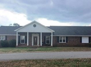 11 Bryant St, Royston, GA 30662