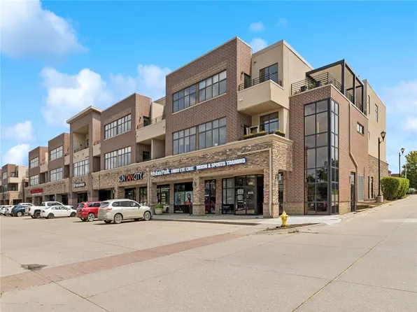 640 S 50th St Unit 2210, West Des Moines, IA 50265