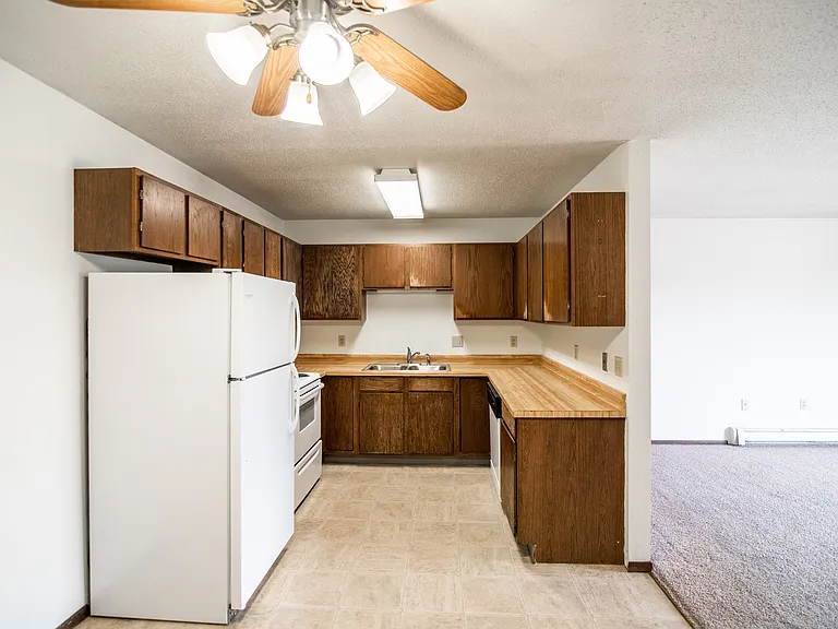 Rosser Apartments — Photo 16