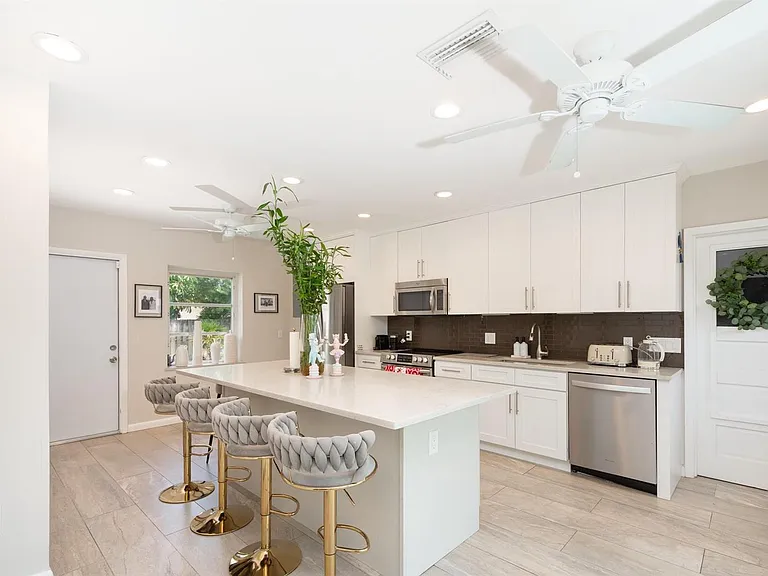 2337 SW 27th Ave — Photo 8