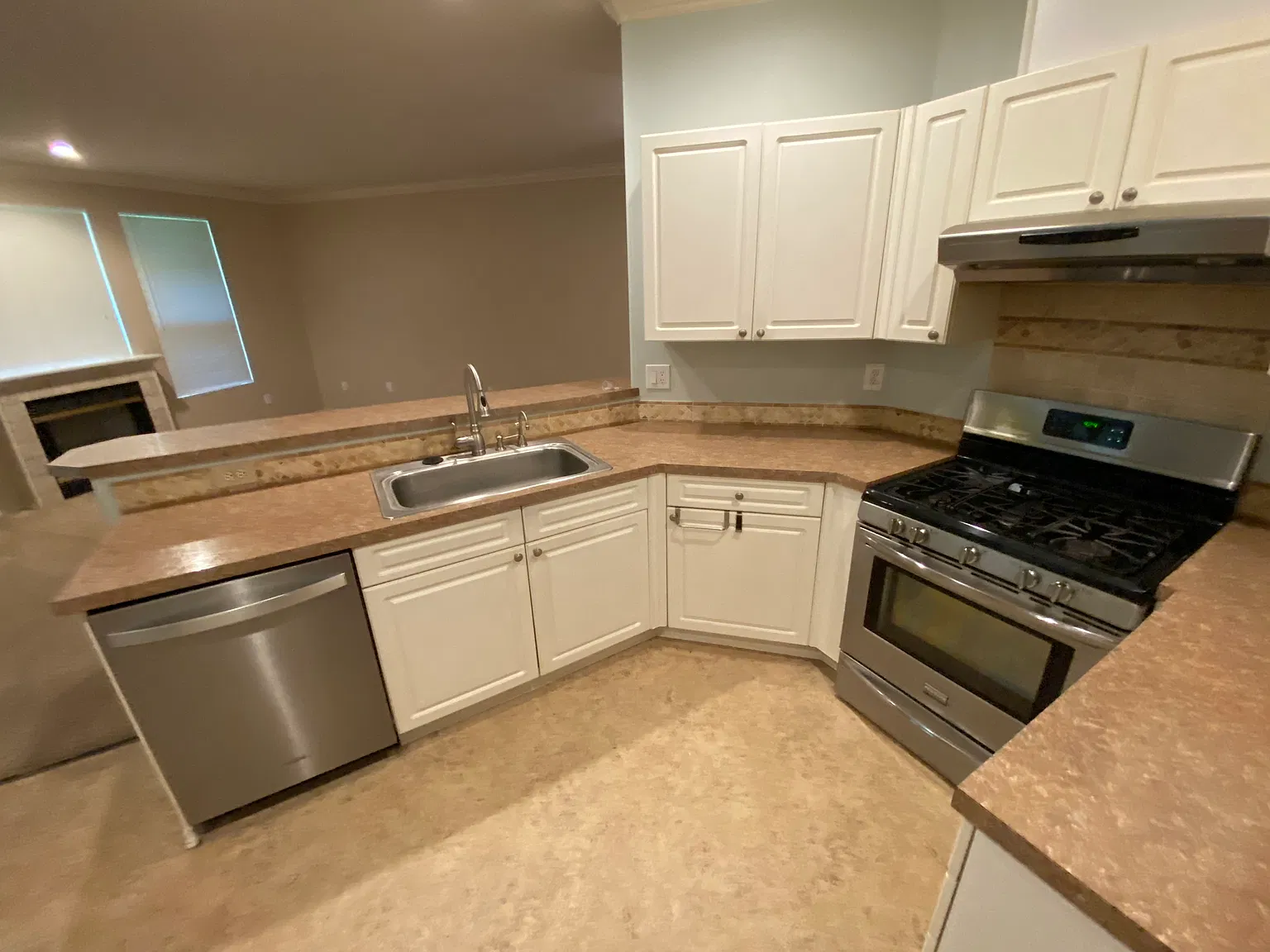 2 bed, 1776 sqft, $2,700 — Photo 2
