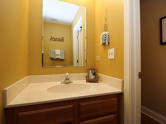 5th image of 2702 Foxwood Dr