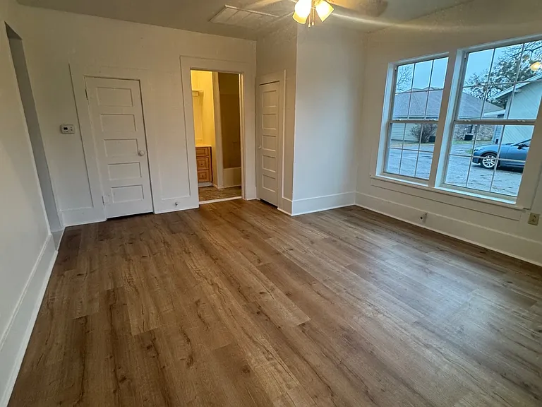 467 N Paddock St — Photo 2