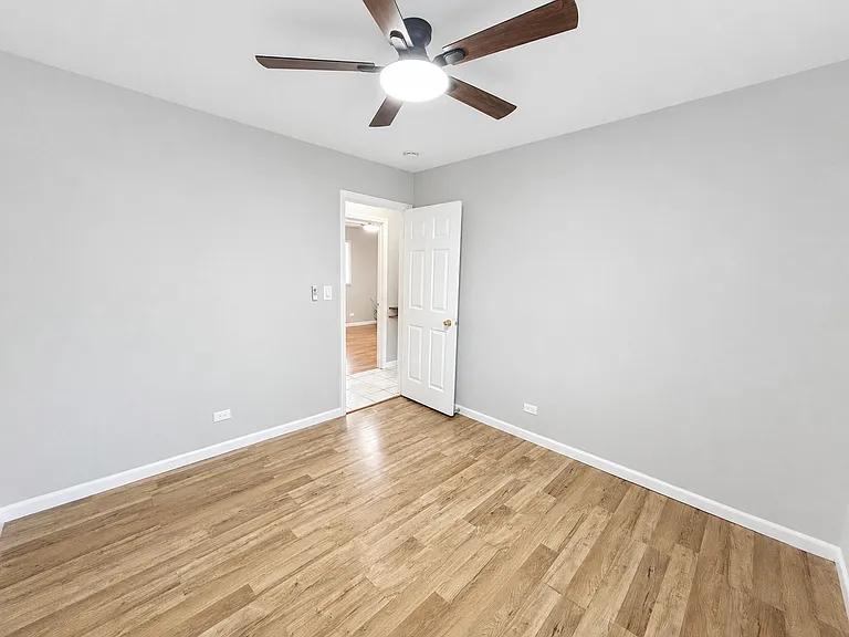 6847 Hawthorne Ln — Photo 20