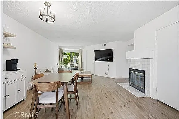 2 bed, 942 sqft, $3,100 — Photo 3