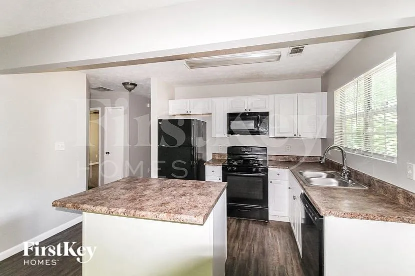 3 bed, 3.0 bath, 1152 sqft, $1,815 — Photo 4