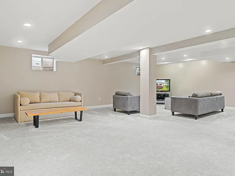 9407 Singleton Dr — Photo 13