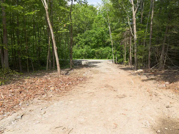 31 Reed Road, Sandown, NH 03873