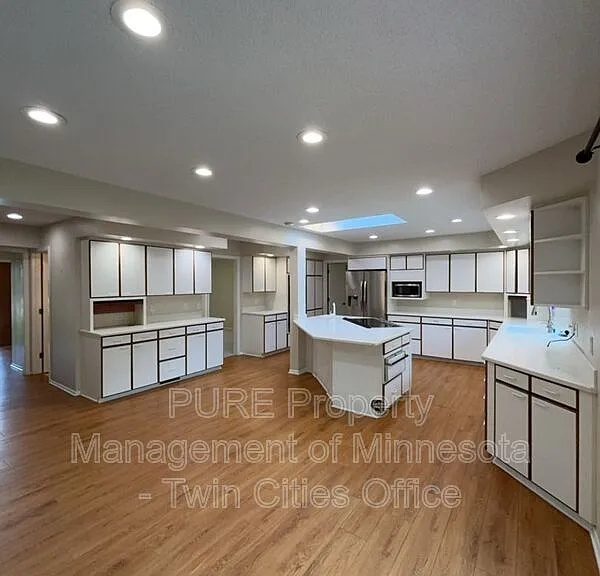 7420 Hyde Park Cir — Photo 5