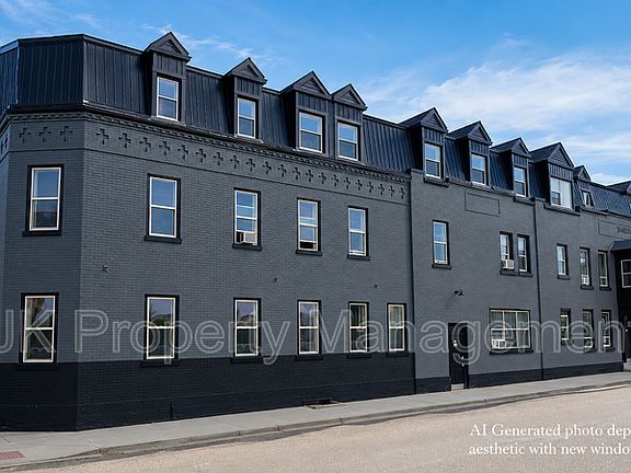 2nd image of 809 15th St #202