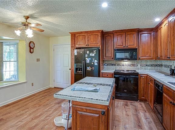 4th image of 2358 Tanglewood St