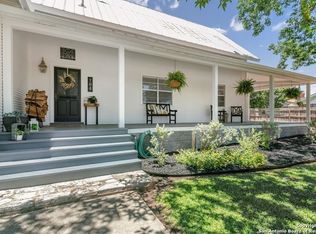 704 N Creek Rd, Comfort, TX 78013