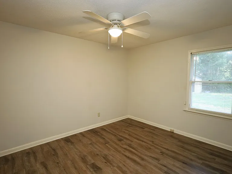 818 Stillwater Dr — Photo 12