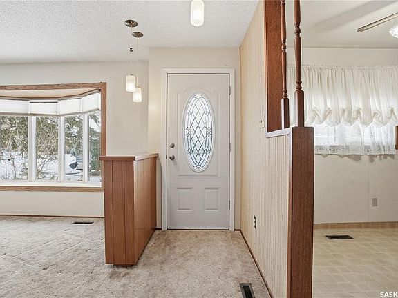 2nd image of 30 Cushing Cres