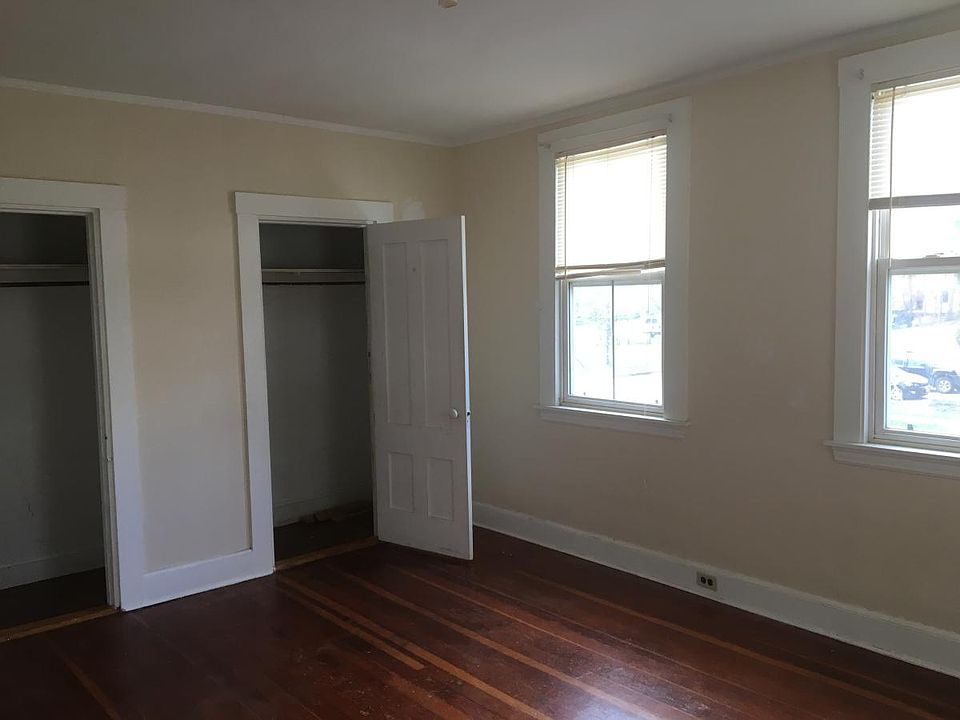 Bdrm with two closets