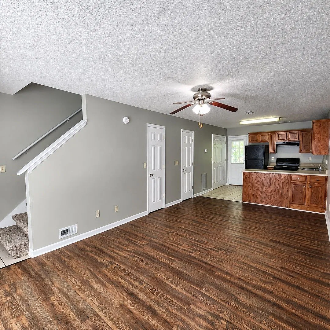 2 bed, 1.5 bath, 1000 sqft, $1,100 — Photo 2