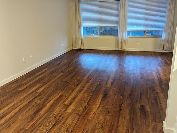 3rd image of 540 Bellevue Way SE APT 1A