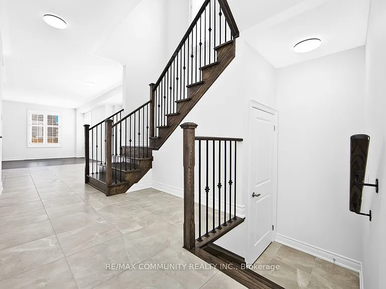 33 Liam Ln — Photo 4