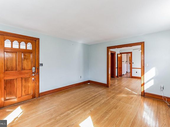 5th image of 103 Catalpa Ave