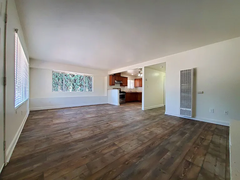 Town and Country Garden Apartments — Photo 12
