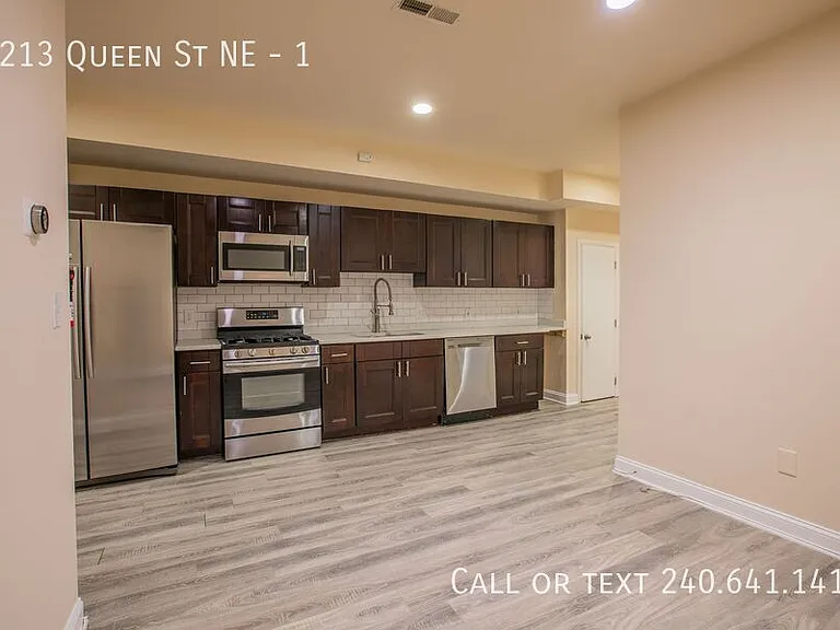 1213 Queen St NE #1 — Photo 6