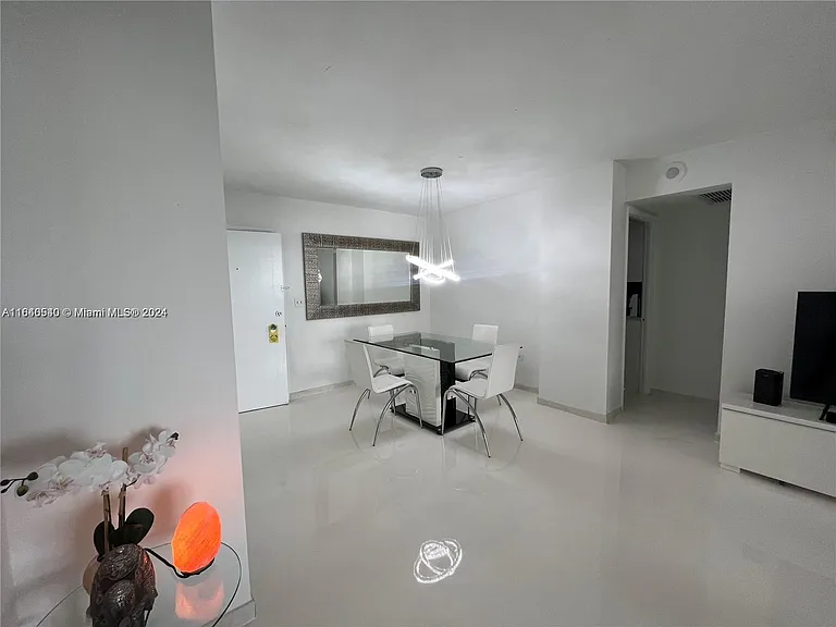 5555 Collins Ave #7T — Photo 6