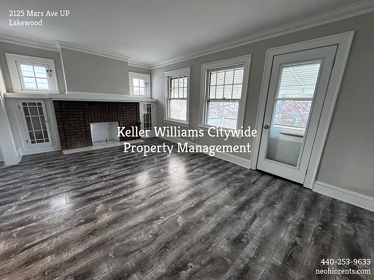 3 bedroom with a den 2 full bath up unit in Lakewood — Photo 17