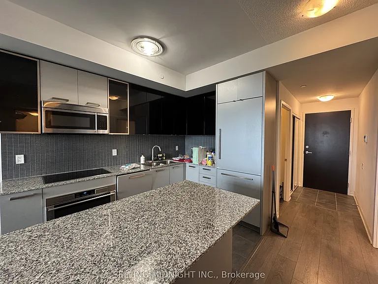5162 Yonge St #Penthouse 301 — Photo 3