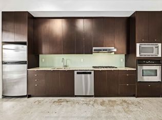 23 Brant St #707, Toronto, ON M5V2L5
