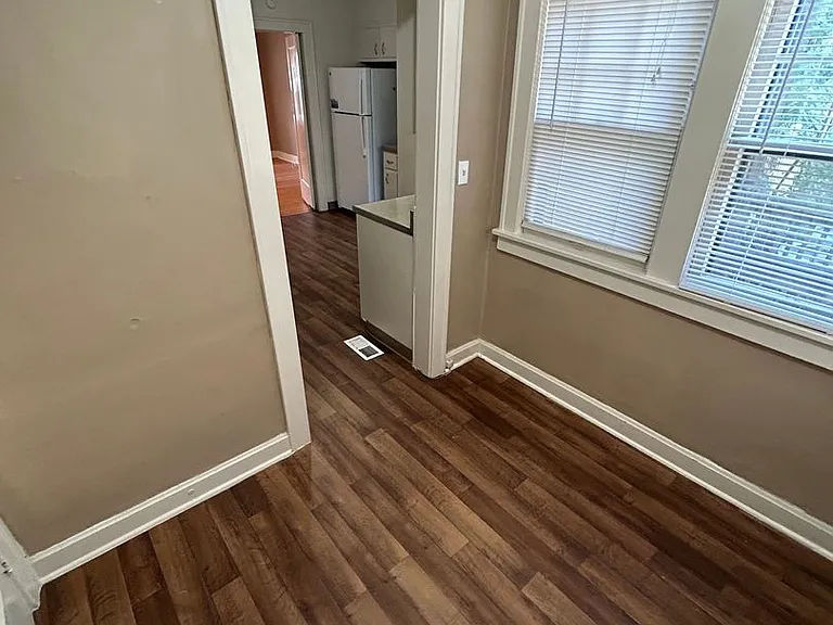 5446 Charlotte St — Photo 13