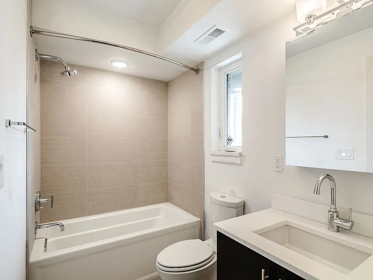702-12 N Front St #7 — Photo 18