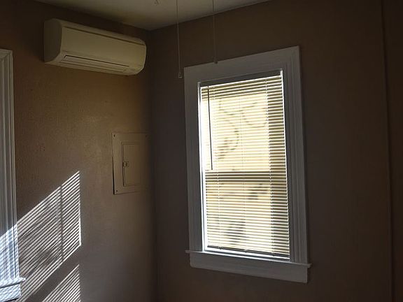 5th image of 628 N Baker St Unit 4