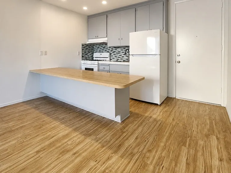 1447 S Saltair Ave #208 — Photo 23