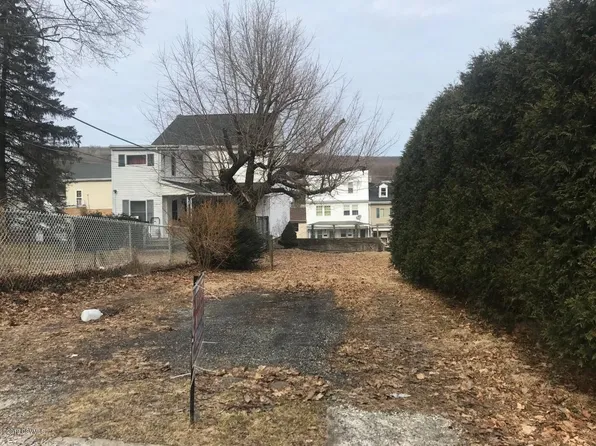 Walnut St, Ashland, PA 17921