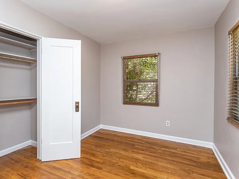 922 E High St — Photo 18